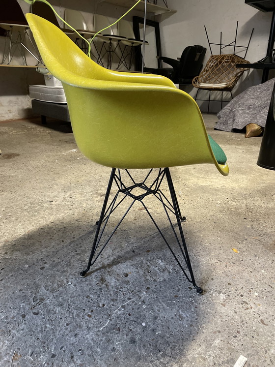 Image 1 of Unieke Eames chair