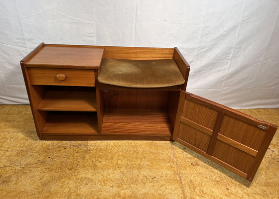 Image 1 of Mid Century retro vintage teak telephone seat bench by parker knoll 1960-1970. Design britannique emblématique et fonctionnel