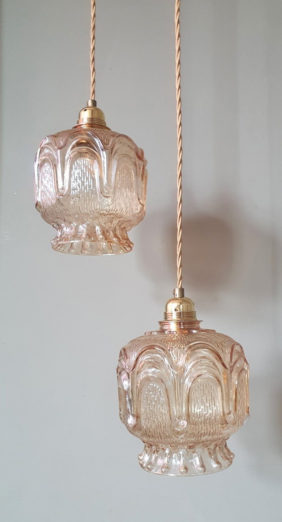 Image 1 of Set of 2 Vintage textured rose / amber tinted pendant lamps - mid-century design.