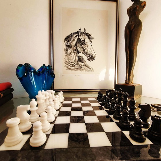 Image 1 of Jeu d'échecs de luxe vintage des années 1970 en véritable albâtre de Volterra sculpté à la main - Noir et blanc - Fabriqué en It