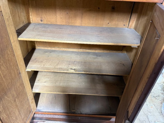 Image 1 of Armoire ancienne / bonnetière en bois massif