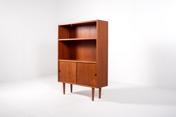 Image 1 of Deense teakhouten boekenkast uit het midden van de 20e eeuw met schuifdeuren – Sejling Skabe, jaren 60