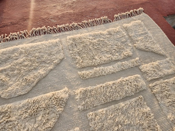 Image 1 of Grande tappeto marocchino Beni Ourain 350 x 250 cm – Tappeto berbero in lana tessuto a mano nei colori avorio e grigio