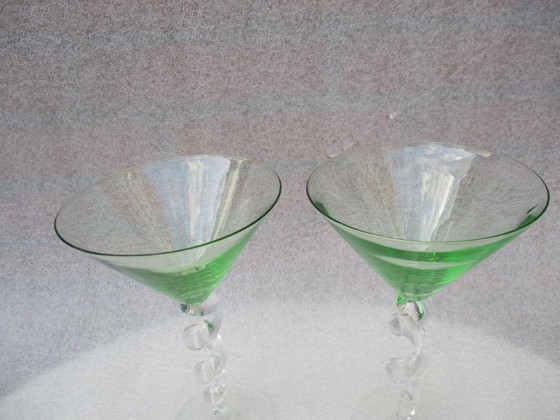 Image 1 of Cocktailglas-Set mit gedrehtem Stiel, Luxus mundgeblasen, grüner Spiralstiel, Studioglas, 21 cm.