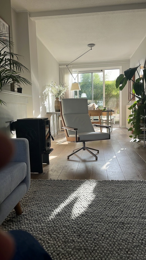 Image 1 of Fauteuil pivotant Lotus de Rob Parry, cuir blanc, teck