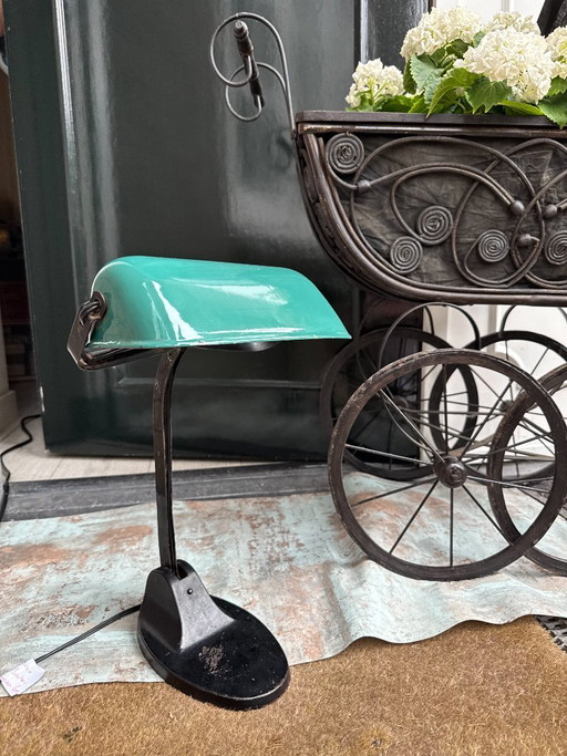 Lámpara de notario estilo Art Déco Victoria de los años 30. Esmalte verde.