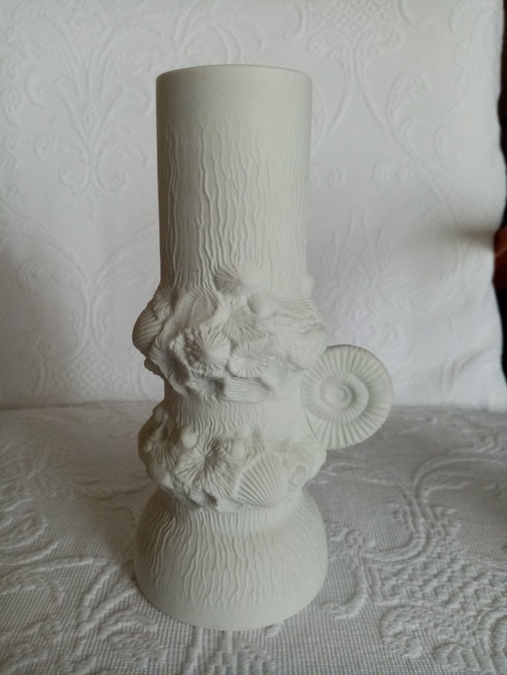 Image 1 of Vaso decorativo fossile "Kaiser" in porcellana biscuit anni '60 (21,50 cm)
