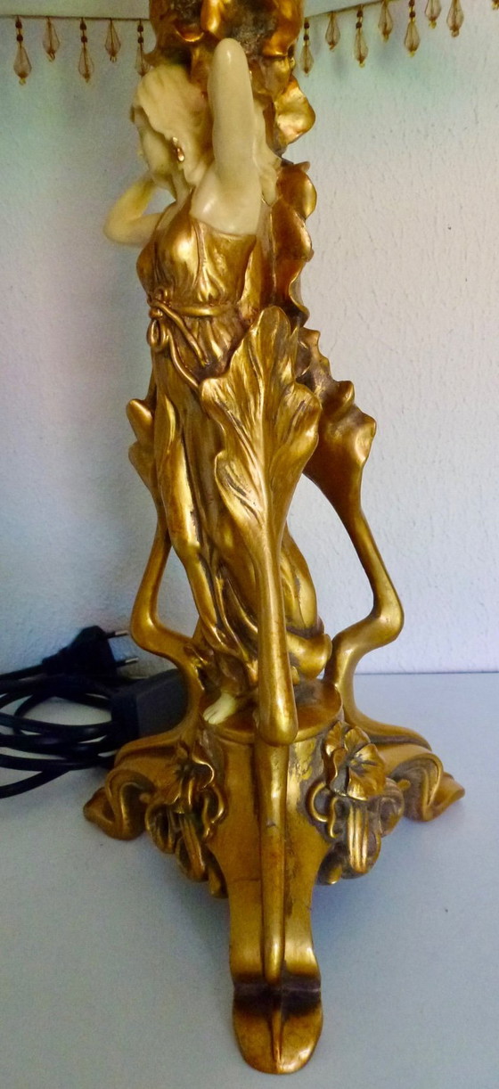 Image 1 of Bellissima lampada da terra in stile Art Déco con paralume di grande effetto.