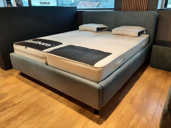 Image 1 of Cama tapizada - 180x210 *