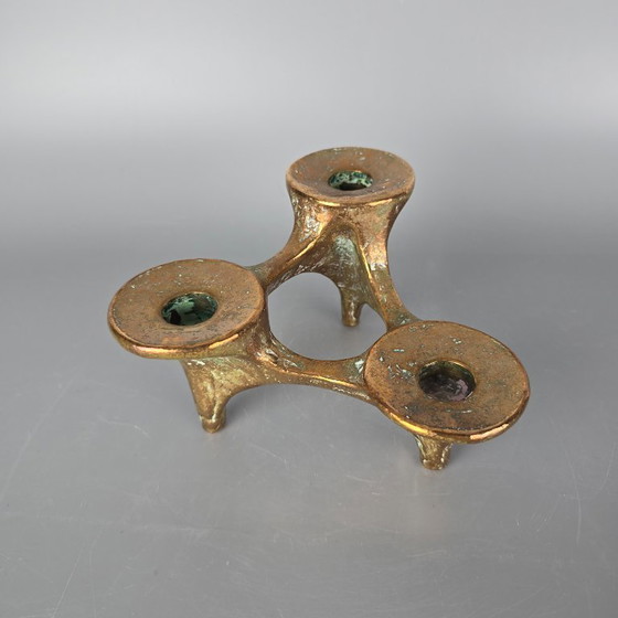 Image 1 of Bronzen vintage kandelaar voor 3 kaarsen. Ontwerp van Michael Harjes. Jaren '60 '70. Brutalistisch ontwerp.