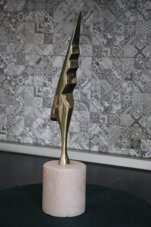 Belle sculpture inspirée de Brâncusi