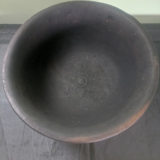 Image 1 of Antiker Patacon-Dreibein aus dem 18. Jahrhundert – Authentische französische Volkskunst