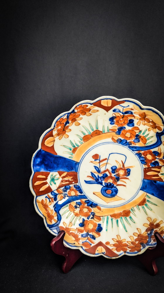 Image 1 of Imari porcelain plate with late 19th century Japanese floral design
