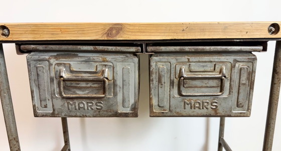 Image 1 of Vintage industriële werktafel op wielen, jaren 60