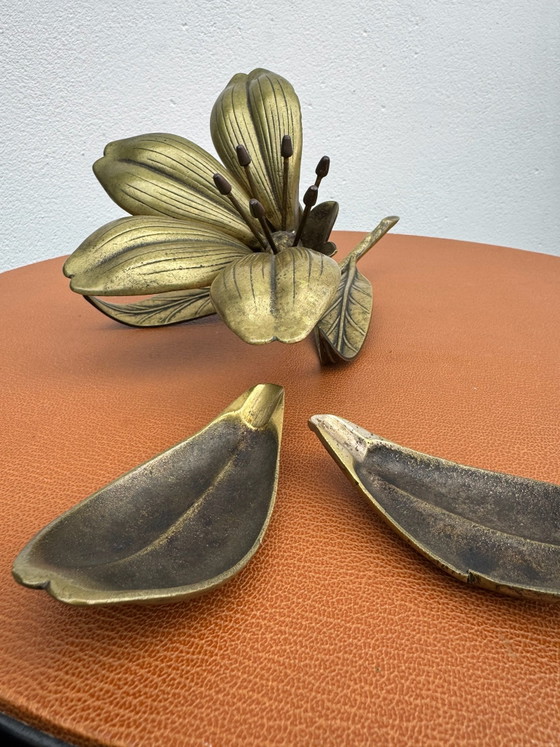 Posacenere a fiore in ottone massiccio anni '60, Oggetti decorativi, Dorato (foto 7 di 15)
