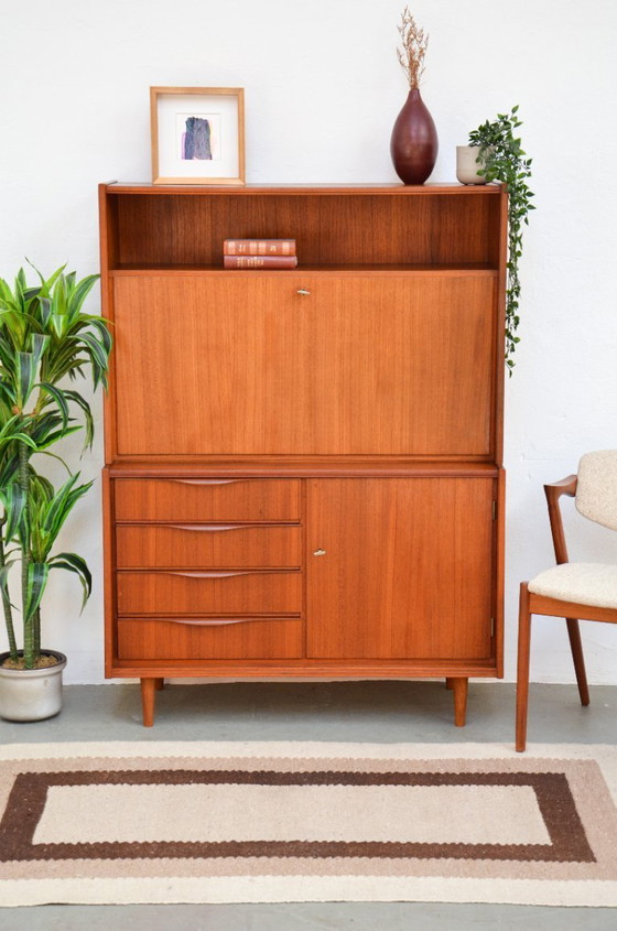 Image 1 of Vintage teakhouten secretair/dressoir/ladekast uit het midden van de vorige eeuw
