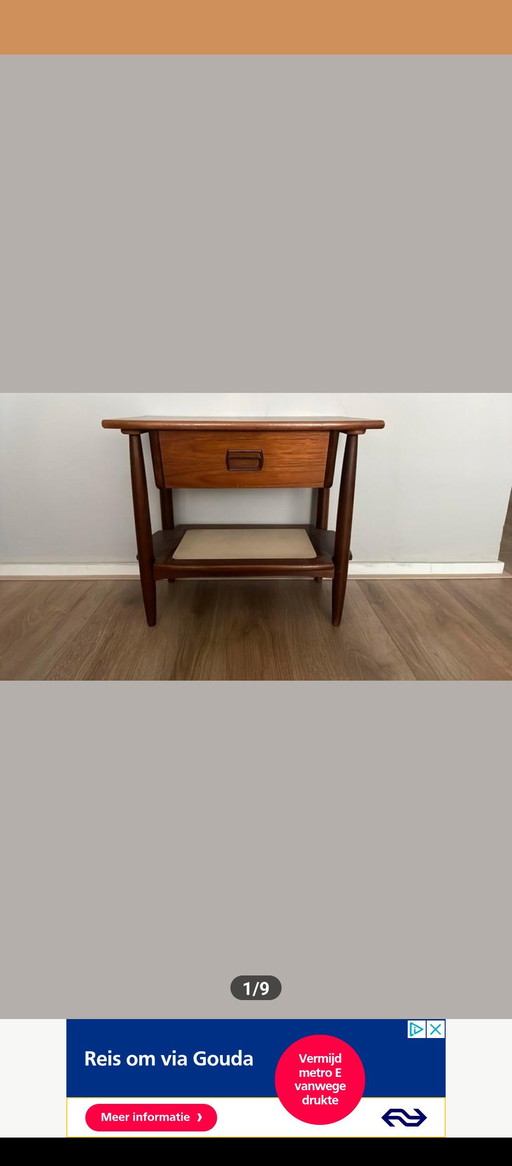 Bijzettafeltje/ nachtkastje