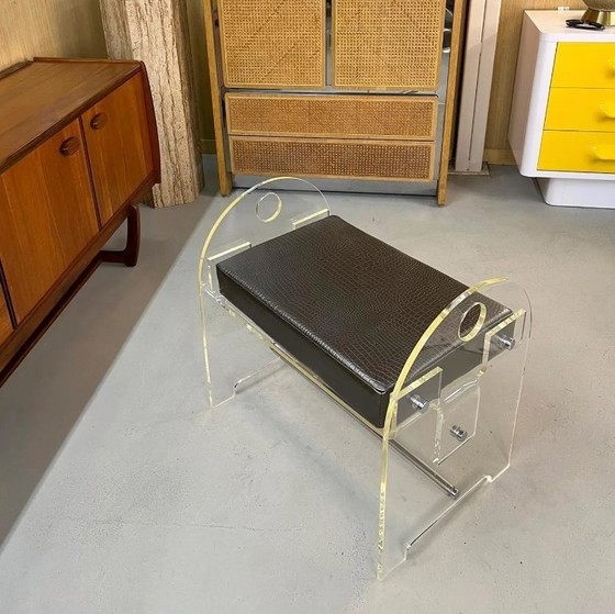 Image 1 of Banc de coiffeuse en Lucite avec nouveau revêtement en imitation peau de serpent