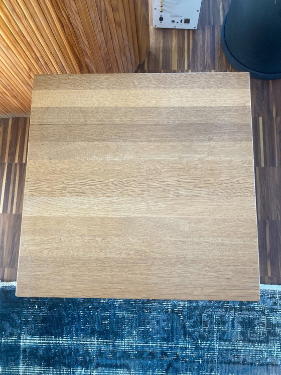 Image 1 of 2 rari tavolini laterali quadrati di piccole dimensioni della Gelderland – in rovere massello, design di Roderick Vos