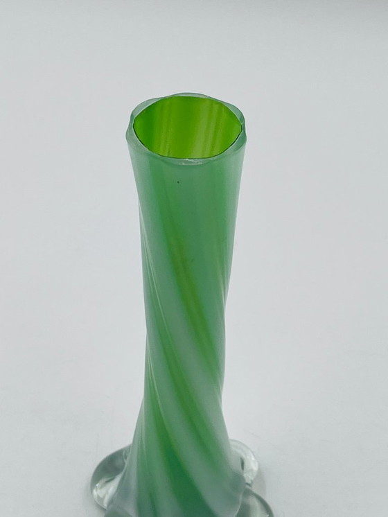 Image 1 of Soliflore de cristal de Murano en vidrio opalino verde trenzado, años 60