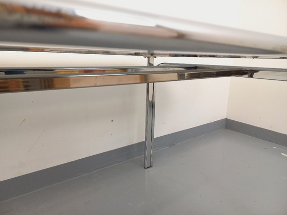 Image 1 of Vintage ovale eettafel van rookglas en verchroomd metaal, in Space Age-stijl uit de jaren 70.