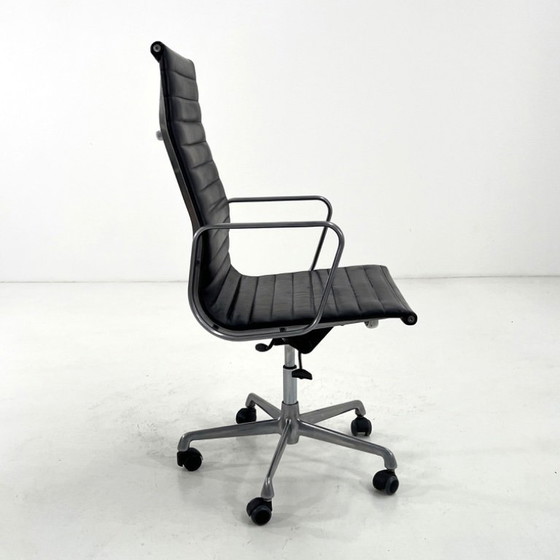 Image 1 of Zwarte leren Eames EA119 bureaustoel van Charles & Ray Eames voor ICF, jaren 70.