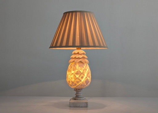 Lampe de table Art Déco en albâtre sculpté à la main en forme d'ananas, France, Paris, années 1930