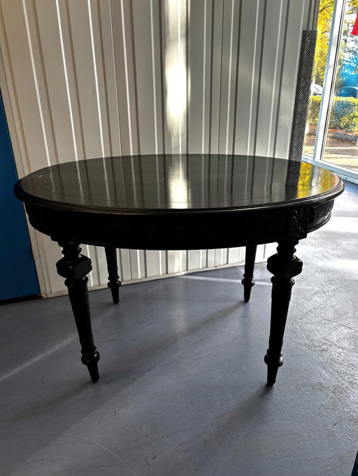 Table ancienne ovale noire, H 73 x L 115 x l 83 cm