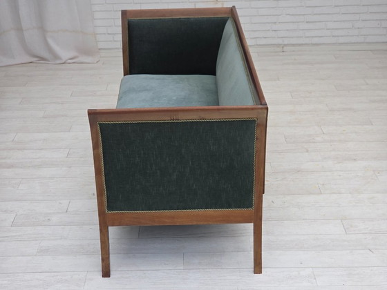 Image 1 of Divano danese a 3 posti, anni '50, rivestimento in velluto verde/blu, legno di frassino.