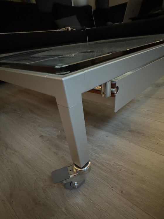 Design salontafel op wielen met lade – Desalto, Glass, Metal (photo 13 of 15)