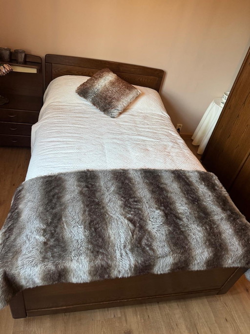 Eenpersoons letto elettrico con nachtkastje en kledingkast