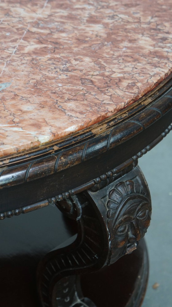 Image 1 of Antiker französischer Beistelltisch aus den frühen 1900er Jahren mit einer Marmorplatte