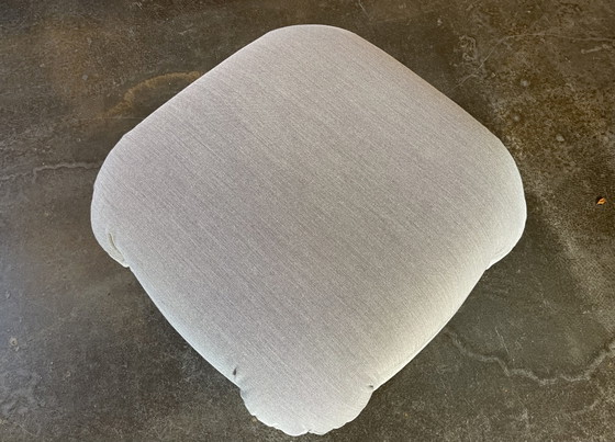 Image 1 of Leolux Pode Unda poef large