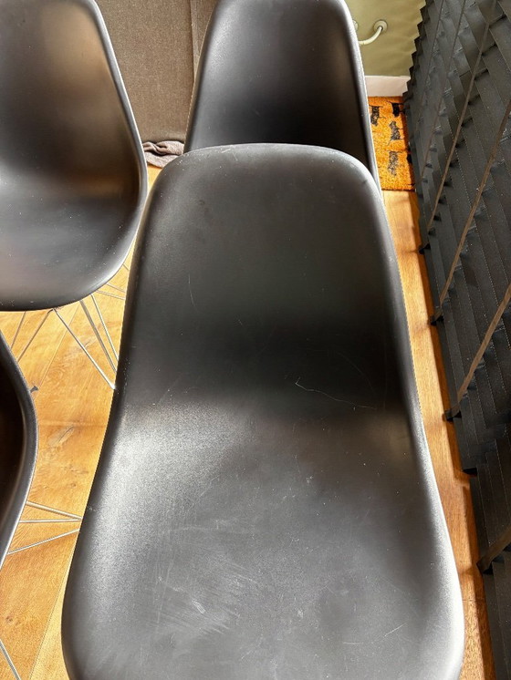 Image 1 of 4 sedie Vitra Eames DSX nere