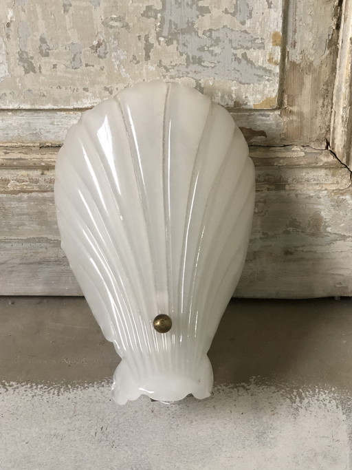 Lampada da parete vintage in vetro opalino della marca Orrefors, anni '60.