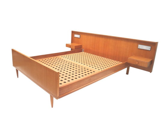 Image 1 of Lit double vintage avec tables de chevet flottantes fabriqué dans les années 1960