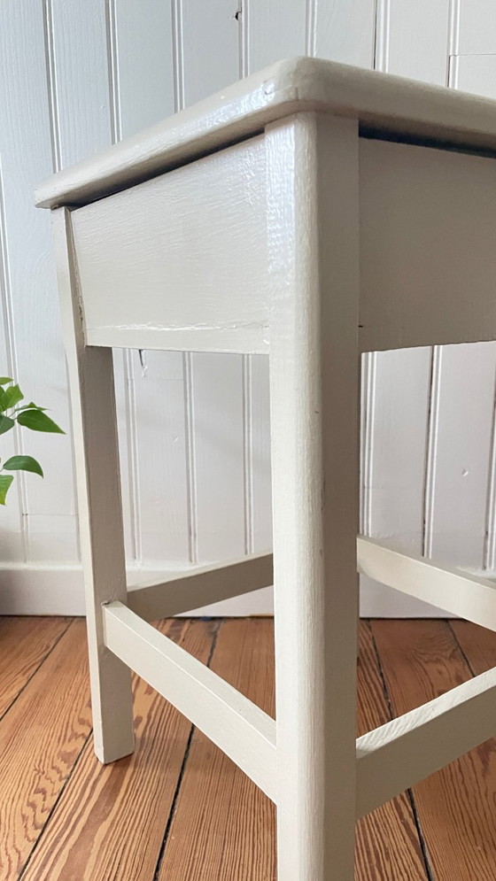 Image 1 of Sgabello vintage in legno verniciato beige