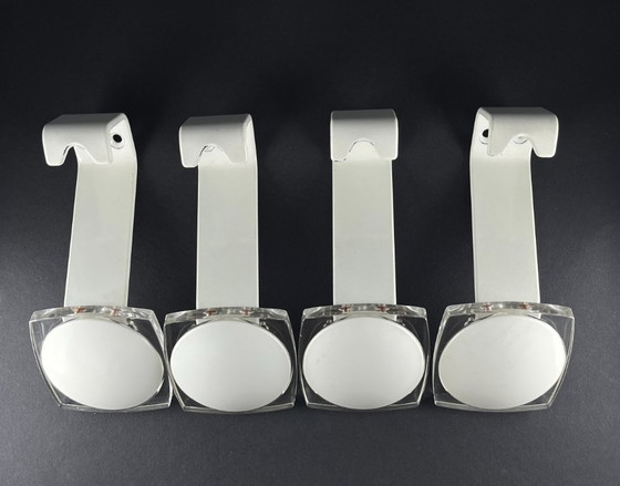 Set of 4 vintage wall hooks – Space Age design, white metal & transparent acrylic – Coat racks, Plexiglass (photo 3 of 17)