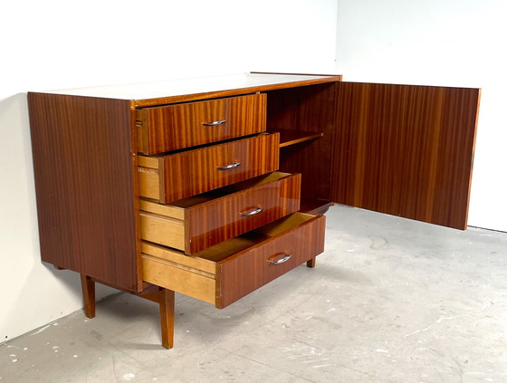 Image 1 of Kleines Sideboard im skandinavischen Stil - schlichter und moderner Aufbewahrungsschrank