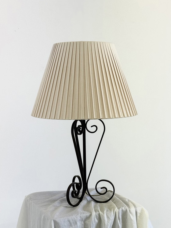 Image 1 of Vintage wrought iron table lamp in a swirl shape with a pleated shade