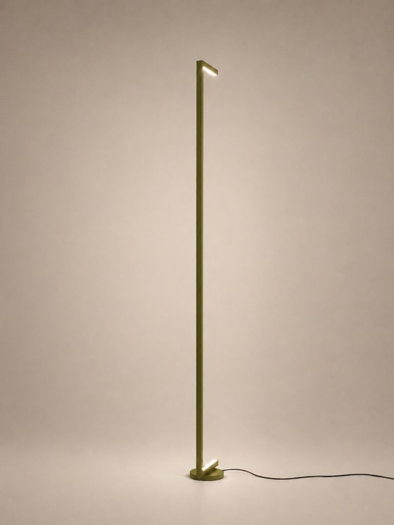 Tratto Stehlampe Grün Oliv – CristofaroLuce, Stehleuchten, Aluminium (photo 2 of 11)