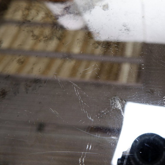 Image 1 of Mesa auxiliar de dos niveles con espejo verre églomisé, de Maison Jansen, Francia 1950