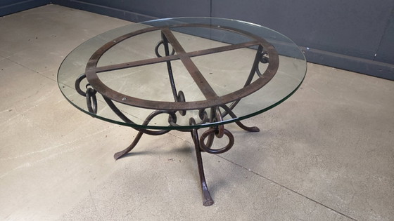 Image 1 of Smeedijzeren salontafel van René Drouet, jaren 1940.