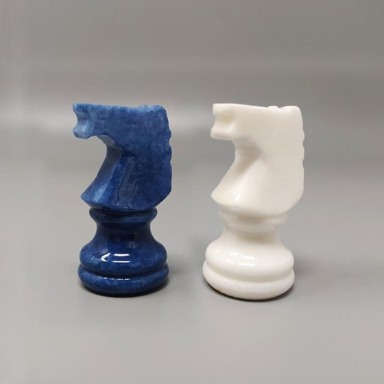 Image 1 of Jeu d'échecs Volterra en albâtre, vintage italien des années 1970 - Bleu cobalt et blanc