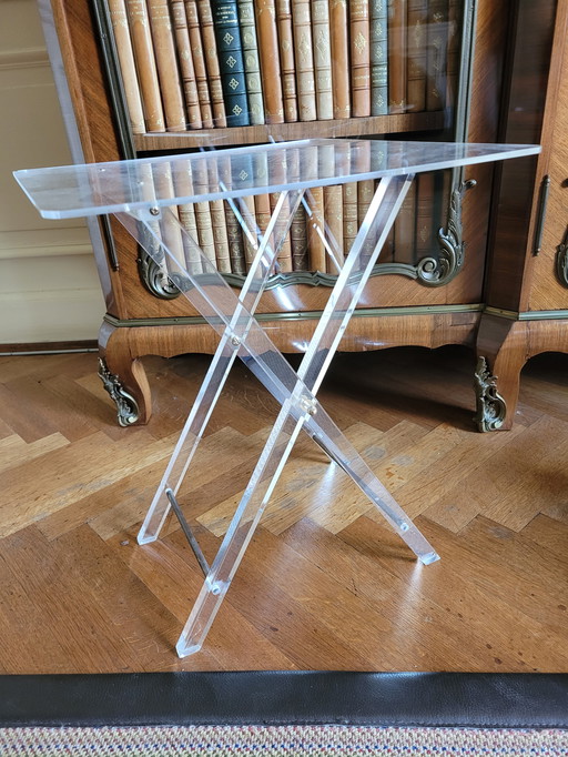 Table d'appoint en plexiglas