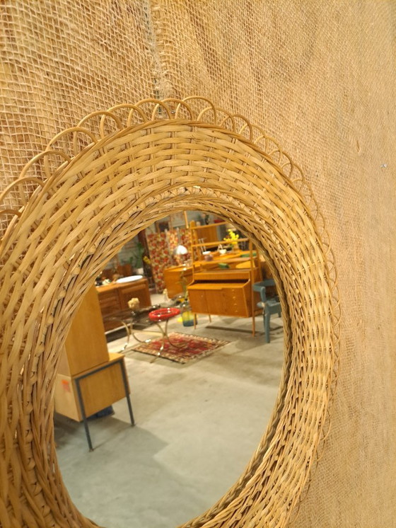 Image 1 of Grande specchio rotondo in rattan