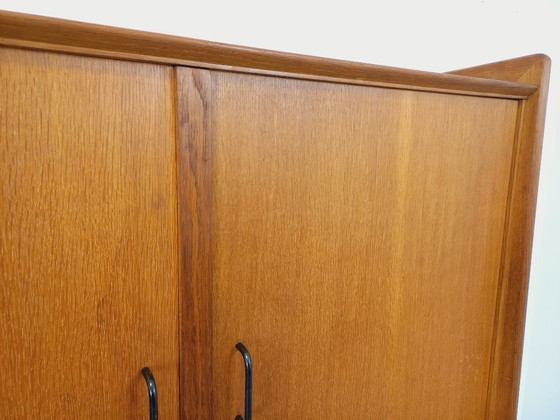 Image 1 of Armario antiguo de madera de roble de los años 50/60.