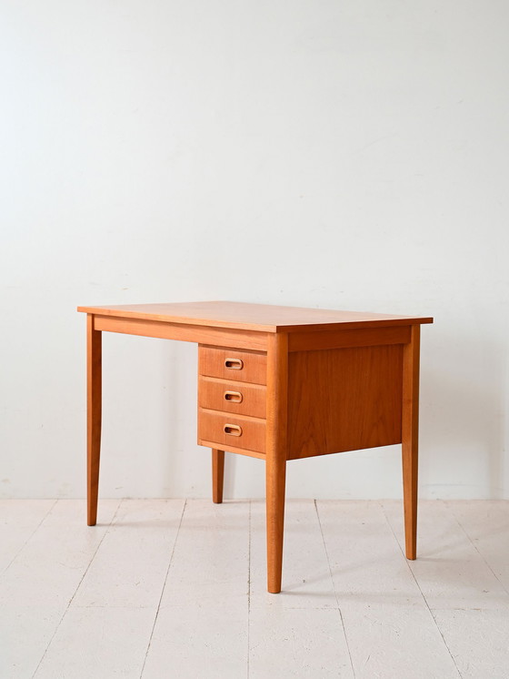 Image 1 of Bureau scandinave en teck avec trois tiroirs, années 1950/60