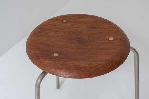 Sgabello DOT di Fritz Hansen di Arne Jacobsen