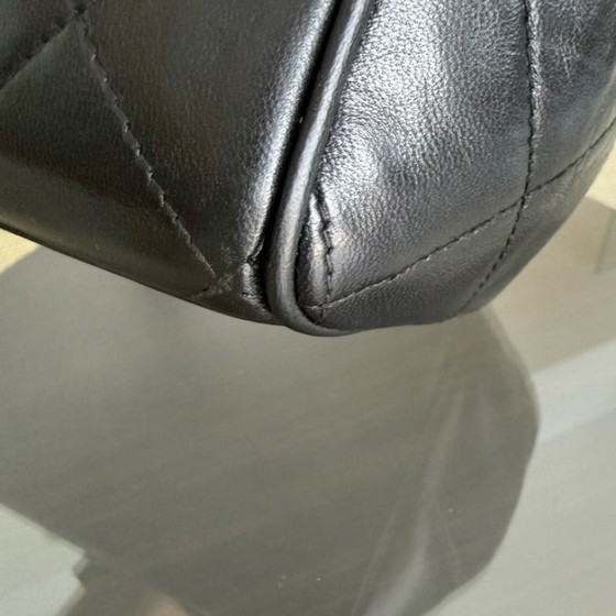 Image 1 of Chanel Clutch mit Kette – Gestepptes Lammleder, Schwarz, 24-karätige Goldbeschläge, Serie 3